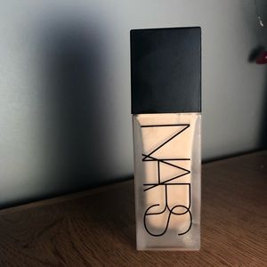NARS All Day Luminous Foundation (LIGHT 4)